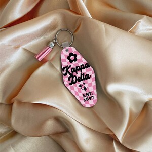 Kappa Delta-sleutelhanger, sleutelhanger studentenvereniging, werving, groot klein, sleutelhanger kwastje, motelsleutel, aangepaste sleutelhanger, bieddag, Kappa Delta-cadeau