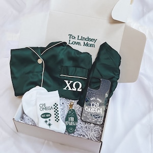 sorority gift box, sorority pajamas, sorority gift, chi omega, chi omega gift basket, chi o pajamas, sorority gift basket, sorority pjs