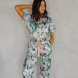 Pijamas personalizados para hermandades: pijamas de satén con letras griegas: gran revelación, regalo de dama de honor o conjunto a juego para despedidas de soltera