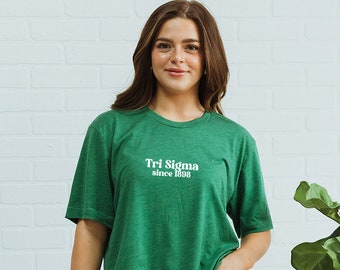 Camisetas Tri Sigma, Sigma SIgma Sigma, camisetas verdes para recrutamento, dia da licitação, camisetas para o rush, presentes para irmandades, grego, camisetas Tri Sig, Tri Sigma