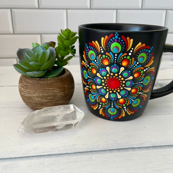 Mandala Becher, handgemalte Punktkunst, Punkt Mandala, Regenbogen, rot, blau, bemalte Kaffeetasse, personalisiertes Geschenk, Punktmalerei, Dekor