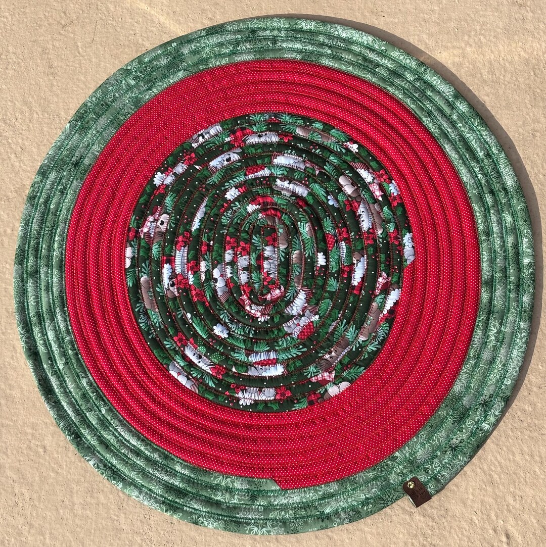 Handmade Christmas Throw Rug, Polka Dot Puppy Fabric, 26x24.5