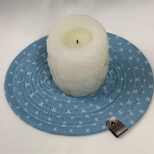 Floral candle mat, Table centerpiece, Hot pad for casserole, Floral pad, Table pad, Floral table mat, Candle mug rug, Candle mat in Blue
