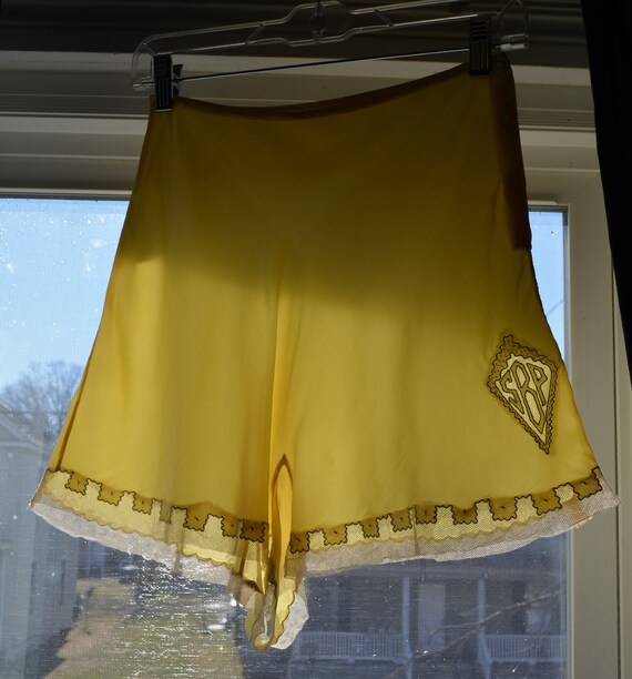 1930s Yellow Rayon Hand Embroidered Tap Pants Wais