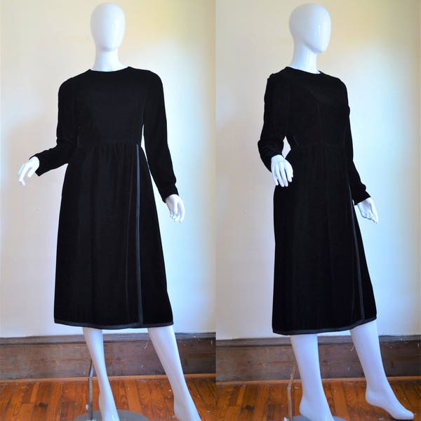 1960s "Morty Sussman for Mollie Parnis Boutique" Luxurious Black Velvet Dress Bust 35"