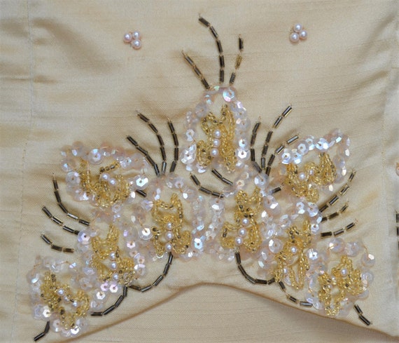 Early 1960s Gold Silk Beaded & Sequined Hourglass… - image 3