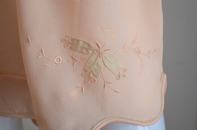 1920s Peach Silk Crepe Tap Pants With Lovely Hand Applique /& Embroidery Size Large 32 Waist
