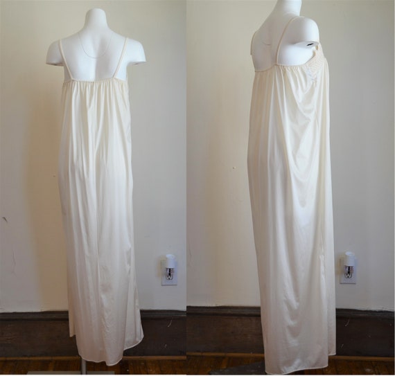 1970s Bill Tice Ivory White Gown with Applique & … - image 3