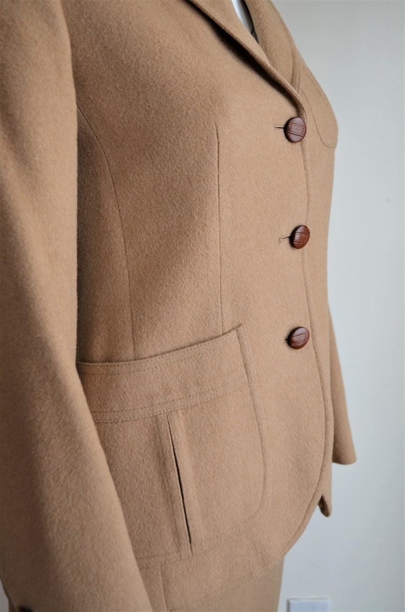 1970s Camel Wool Skirt Suit with Amazing Details and Novelty Print Lining Bust 34