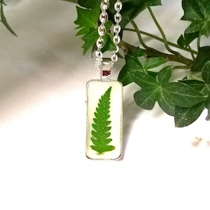Collier avec pendentif véritable fougère plaquée argent rectangle nature forêt bijoux