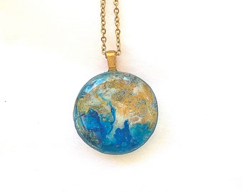 Abstract Ocean Wave Jewelry Blue White Gold Round Resin Glass Pendant Necklace