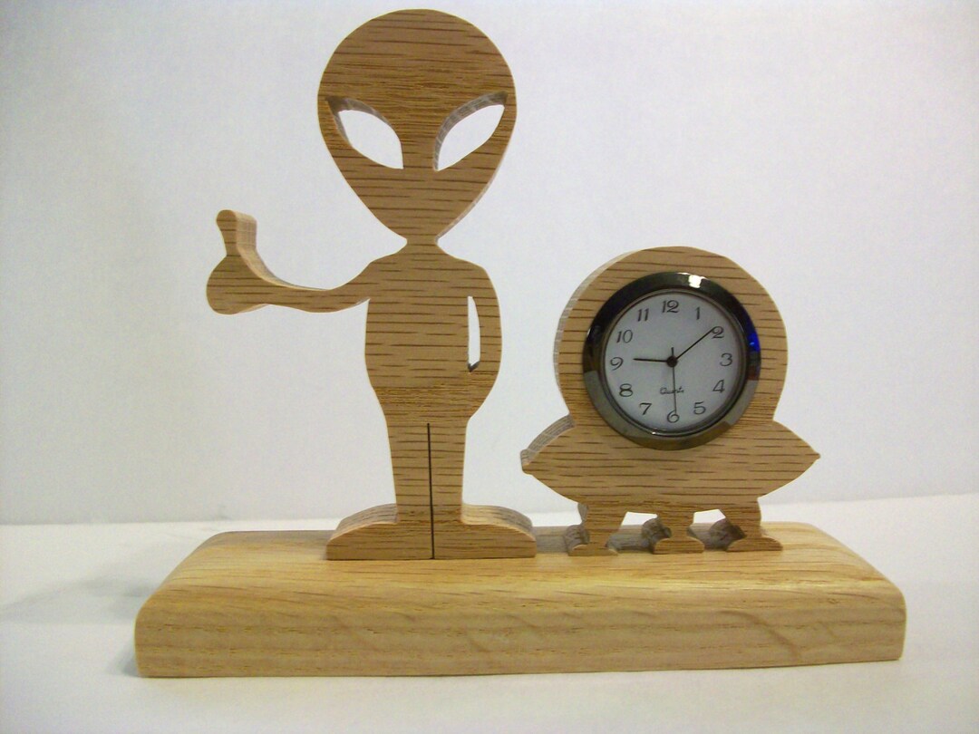 Oak Alien Desk Clock: Hitchhiking ET With UFO - Etsy