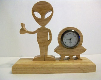 Oak Alien Desk Clock: Hitchhiking ET with UFO