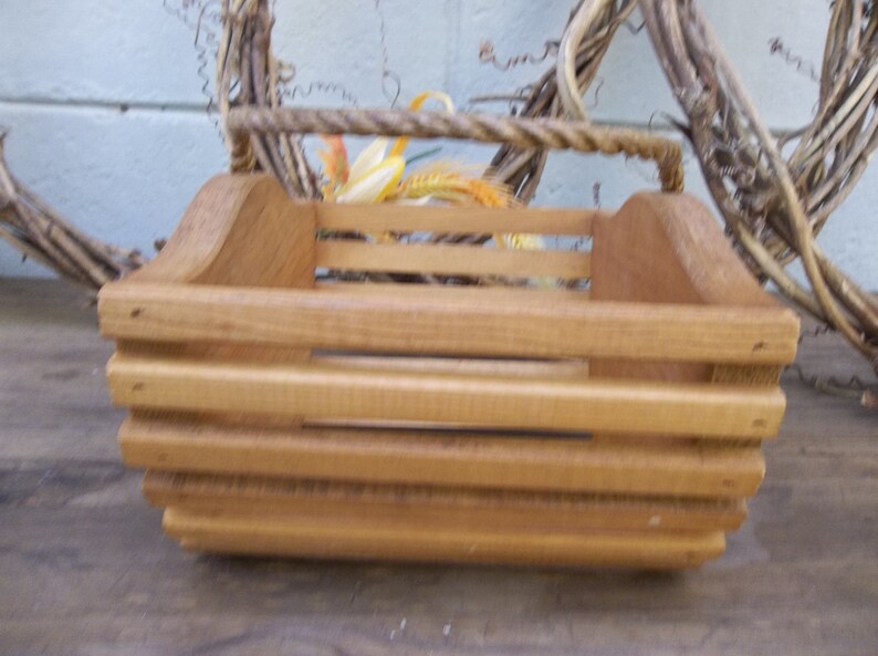 Rustic wood basket/Vintage wood basket/Salvage wood basket/Decorative wood basket/Wood basket with rope handle/Handled Wood Slat Basket zdjęcie 6