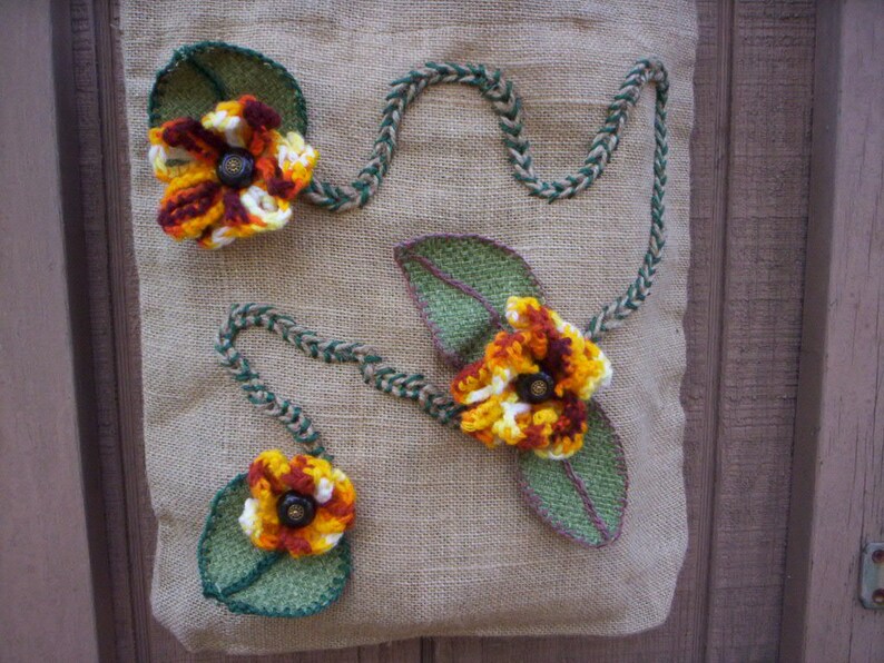 Fall burlap bagBurlap bagFall burlap bagHoliday bagHand made bagJute tote bagBurlap tote bagBurlap flower tote bagCrochet flower bag