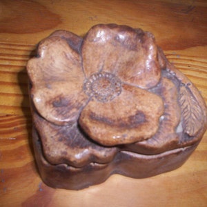 Jewelry box/Gift box/Handmade Ceramic box/Vintage Ceramic box/Mother&#39;s day jewelry box/Ceramic flower jewelry box/Spring jewelry ceramic box