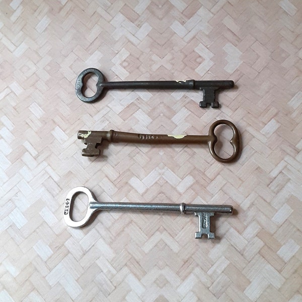 Vintage Skeleton Keys - Lot of 3 Metal Keys
