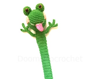 Green frog bookmark with crocheted cotton