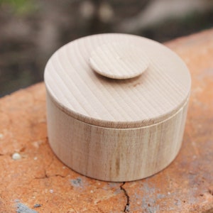 Small wooden box 70 mm 2.8 inches - round unfinished wooden box - with lid - beech wood