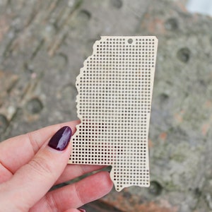 Ponto cruz do estado do Mississippi - Corte a laser - espaço em branco inacabado - 3,8 polegadas - Mapa do Mississippi em ponto cruz em branco