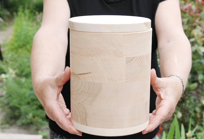 220 mm height 160 mm x 220 mm round unfinished wooden box natural with cover 160 mm diameter eco friendly