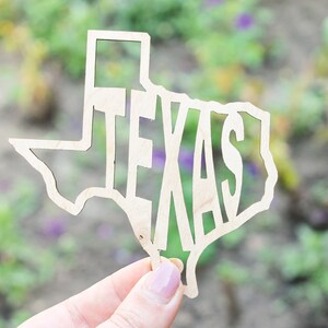 Inscrição do estado do Texas - Corte a laser - branco inacabado - 4,1 polegadas - Texas Map Shape Text