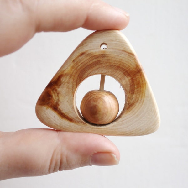 Juniper pendant "The triangle with the ball" - Natural polished - eco friendly