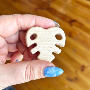 Natural Beech Wood Charms – Smooth Wooden Shapes for DIY Jewelry, Crafts, Sensory Accessories, Teething Necklace, Sling Beads Supplies Monstera leaf