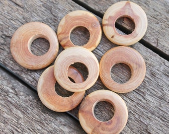 Set of 5 juniper wooden rings with displaced hole - natural eco friendly