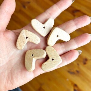 Natural Beech Wood Charms – Smooth Wooden Shapes for DIY Jewelry, Crafts, Sensory Accessories, Teething Necklace, Sling Beads Supplies Set of 5 hearts