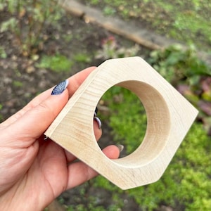 Brazalete romboidal de madera de 35 mm - Base de tilo - Fabricación de joyas con forma de flecha sin terminar