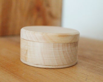 Petite boîte en bois faite à la main - 60 mm x 35 mm (2,4x1,4 pouces) - Boîte ronde en bois non finie - naturelle, écologique