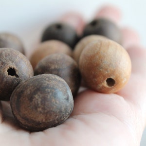 20 mm Wooden textured beads 50 pcs natural, ECO-FRIENDLY beads boiled in olive oil image 1