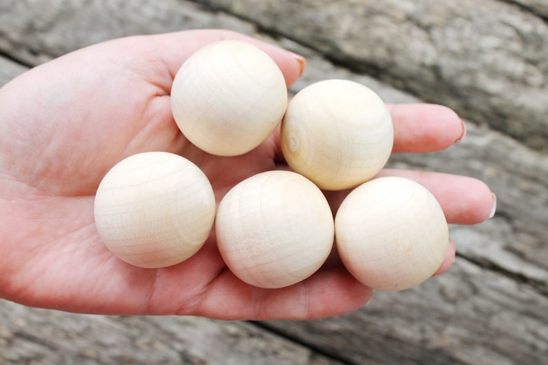 natural eco friendly r35mm 35 mm Wooden round beads 25 pcs without hole