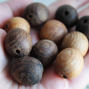 20 mm Wooden textured beads 50 pcs natural, ECO-FRIENDLY beads boiled in olive oil image 3