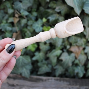 Handgefertigte kleine Holzschütte für Gewürze aus Buchenholz 11 cm - natürlich und umweltfreundlich