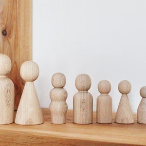 Set of 7 wooden dolls - family - 4.4 - 2.4 inches - made of eco-friendly beech wood