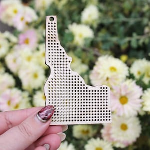 Ponto cruz do estado de Idaho - Corte a laser - em branco inacabado - 3,9 polegadas - Ponto cruz do mapa de Idaho em branco