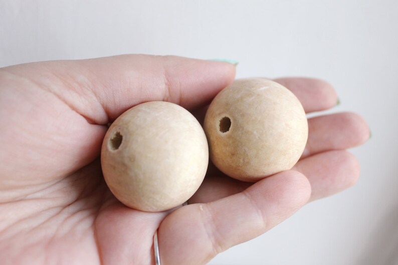 natural eco friendly r35mm 35 mm Wooden round beads 25 pcs without hole