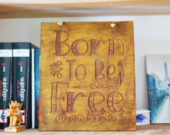 "Wandbehang aus Holz, Schild ""Born to be Free"" - Inspirierende Worte Bild, Einweihungsgeschenk, Bauernhaus-Wandkunst."