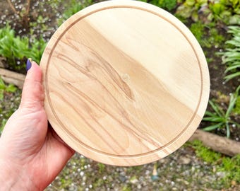 Tabla redonda de madera para quesos de 20 cm, plato de servir de madera de aliso, bandeja de cocina rústica, tabla de charcutería de madera natural sin acabado, ideal como regalo.
