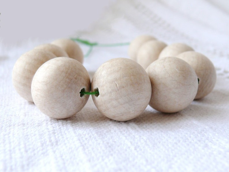 25 mm Wooden beads 25 pcs natural eco friendly r25mm image 3