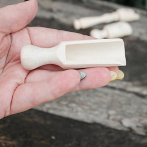 Handgemachte kleine Holzschütte für Gewürze - 6cm - natürlich umweltfreundlich - aus Buchenholz