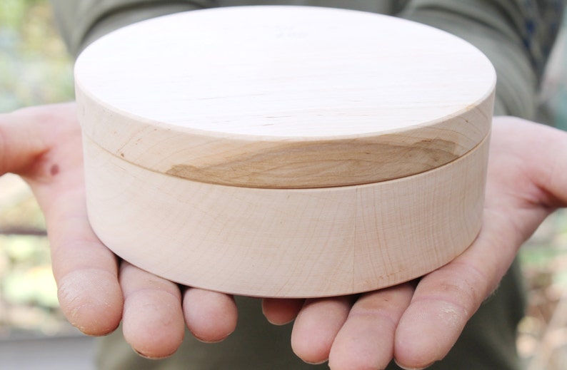 150 mm Round unfinished wooden box with cover natural, eco friendly 150 mm diameter B101-150 image 1