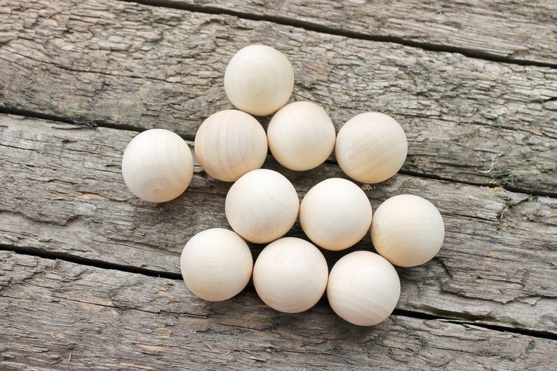 natural eco friendly r35mm 35 mm Wooden round beads 25 pcs without hole