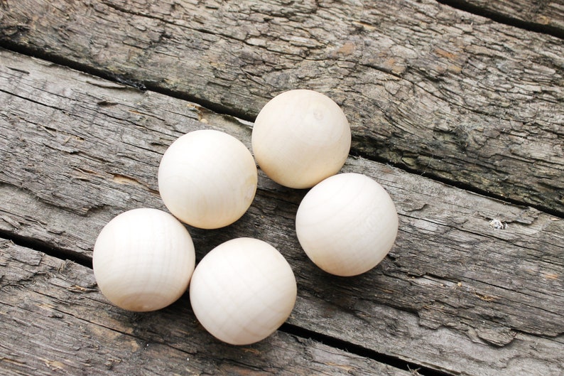 natural eco friendly r35mm 35 mm Wooden round beads 25 pcs without hole