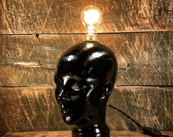 Vintage schwarzes Glas Mannequin Kopf Lampe - umfunktioniert Upcycled Hut Display - Denken Cap - helle Idee