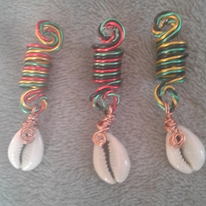 3 Loc Loopies de colores, joyas de rastas, joyas de locomotoras, trenzas, accesorios para el cabello, cuentas de rastas, bobinas de locomotoras/pelo con conchas de cauri.