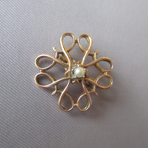 10K gold pin avon representative sales achievement w/ center pearl stone marked 2.1 grams 1960s