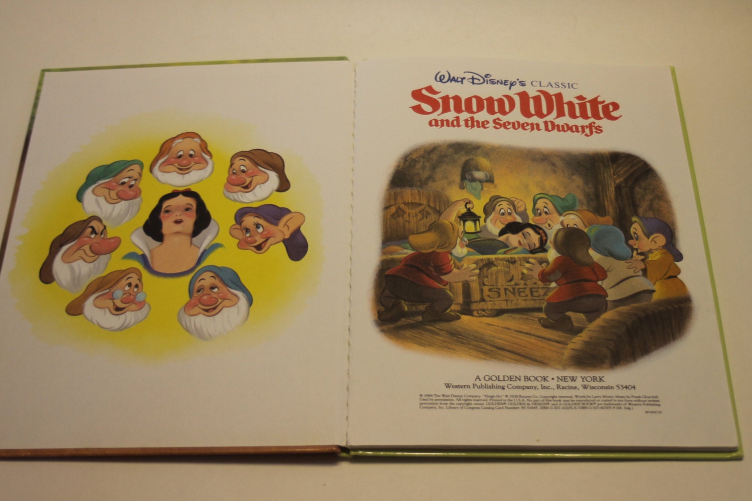 A Big Golden Book: Walt Disney's Classic Snow White and the Seven ...